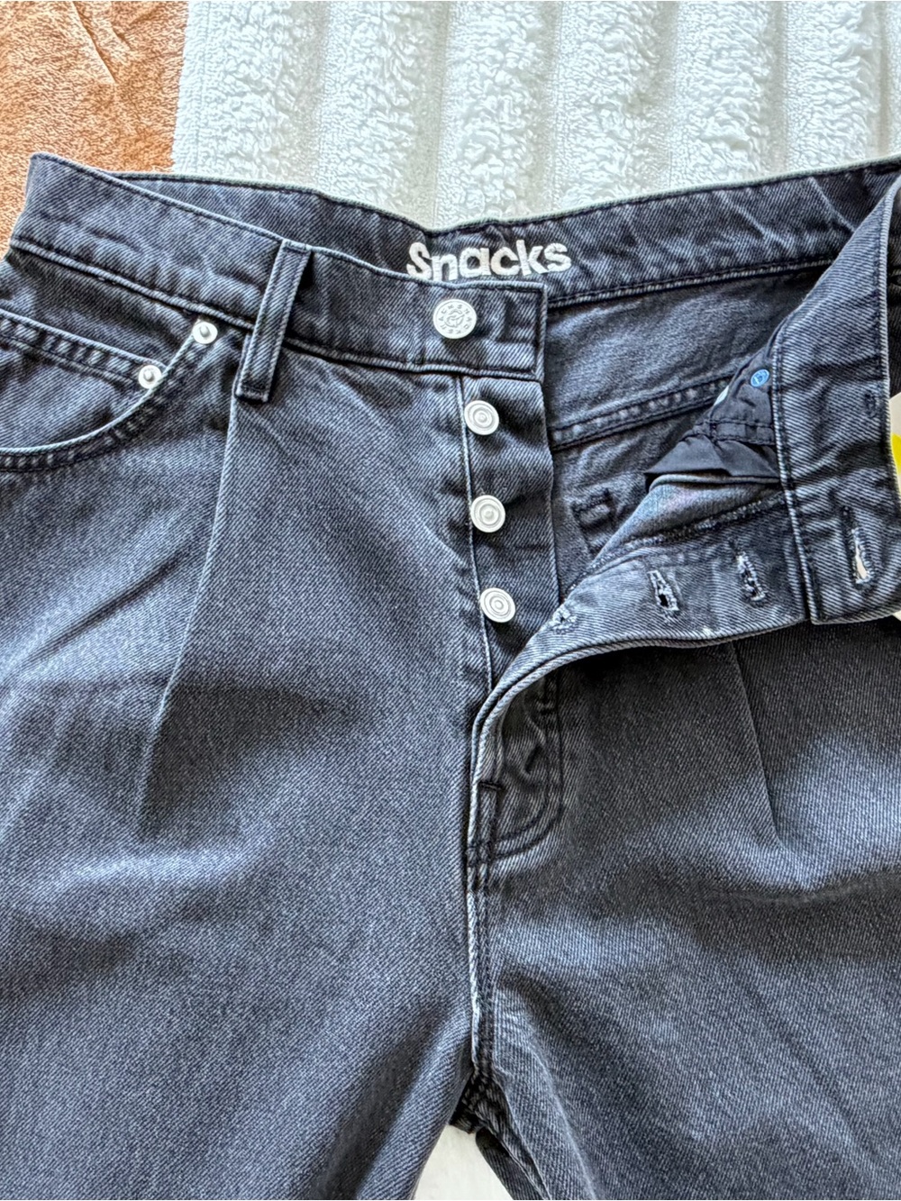 MOTHER Women’s Straight Jeans in Charcoal Black - Picture 8 of 8